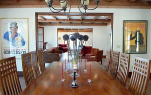 Home exchange in Calistoga CA, dining room table that seats 8
