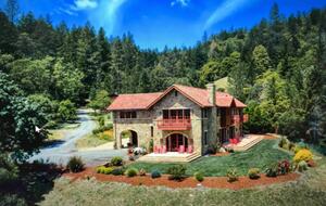 Home exchange in Calistoga CA, beautiful stone exterior and patios