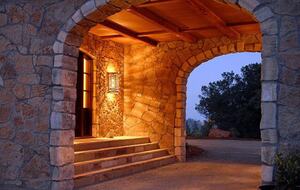 Home exchange in Calistoga CA, arched entryway illuminated at night