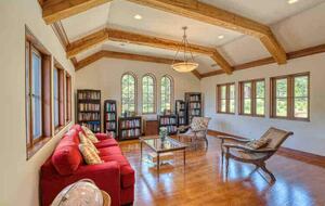 Home exchange in Calistoga CA, library with red couch