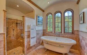 Home exchange in Calistoga CA, master bath with separate tub & shower