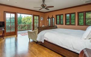Home exchange in Calistoga CA, master with king bed and balcony