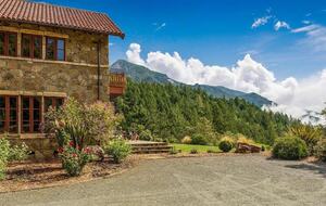 Home exchange in Calistoga CA with Mt St Helena in the background