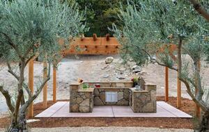 Home exchange in Calistoga CA, outdoor kitchen under a pergola