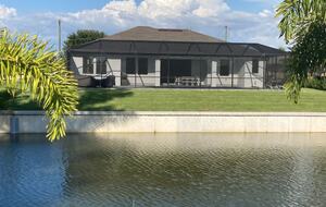 Home exchange in Cape Coral FL on canal, 4 bedroom 3 bath sleeps 8