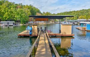 Hidden Harbor Hideaway Lake House - Lake Ozark, Missouri
