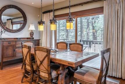 Mammoth Lakes Townhome on the 17th Fairway—Golf and Ski Getaway - Mammoth Lakes, California