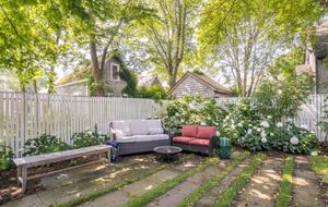 Vineyard Time - Edgartown, Massachusetts