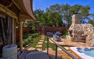 Firesong Ranch and Glamping - The Casita and Ndotto - Spicewood, Texas