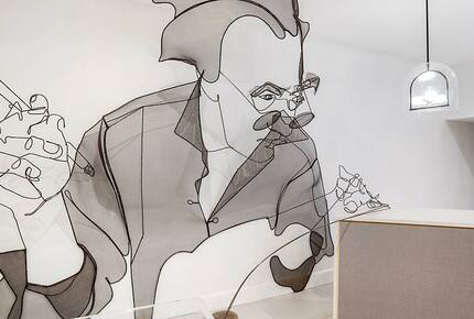Home exchange in New Orleans LA, Story Val character on lobby wall