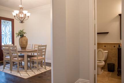 Home exchange in Farmers Branch TX with hall bathroom
