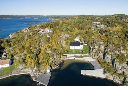 House on a fjord of Norway with a jetty and pool - Høvåg, Norway