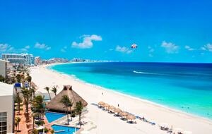 Home exchange in Cancun, aerial view of the beach from Westin Resort