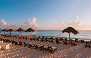 Home exchange in Cancun, the beach at dusk at the Westin Resort