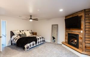 Home exchange in Bass Lake CA, master bedroom with fireplace & TV