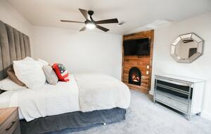 Home exchange in Bass Lake CA, second master with fireplace & TV