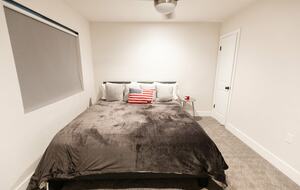 Home exchange in Bass Lake CA, bedroom with king-sized bed