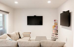 Home exchange in Bass Lake CA, family room with 2 flatscreen TVs