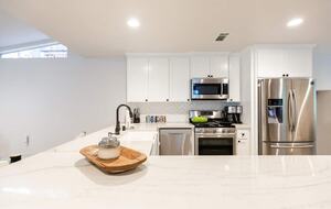 Home exchange in Bass Lake CA, kitchen with large quartz peninsula
