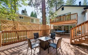 Home exchange in Bass Lake CA, multi-level deck with seating