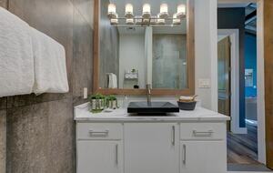 Home exchange in Spicewood TX, bathroom with quartz counters