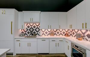 Home exchange in Spicewood TX, modern kitchen with high-end appliances