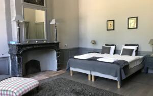 Château d'Isle-sur-Marne (R) - Isle sur Marne, France