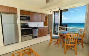 Home exchange in Honolulu HI, Koa Suite kitchen open to lanai
