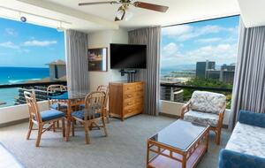 Home exchange in Honolulu HI, Koa Suite living room with TV & seating