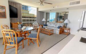 Home exchange in Honolulu HI, Koa Suite main living area