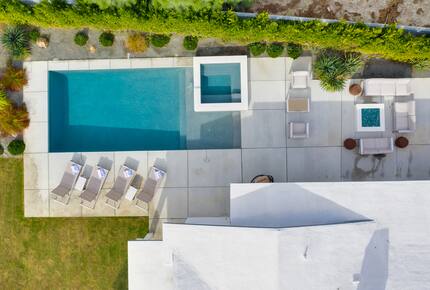Villa Valija with Chef's Kitchen, Pool & Hot Tub - Palm Springs, California