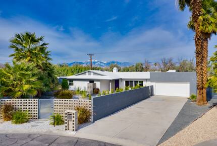 Villa Valija with Chef's Kitchen, Pool & Hot Tub - Palm Springs, California