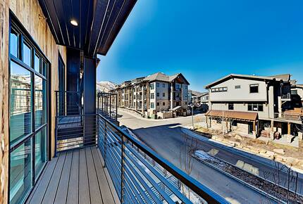 Designer Gem | Hot Tub & Bonus Room | Walk to Lift - Park City, Utah