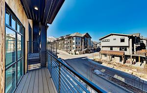 Designer Gem | Hot Tub & Bonus Room | Walk to Lift - Park City, Utah