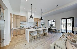 Designer Gem | Hot Tub & Bonus Room | Walk to Lift - Park City, Utah