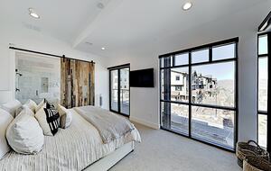 Designer Gem | Hot Tub & Bonus Room | Walk to Lift - Park City, Utah