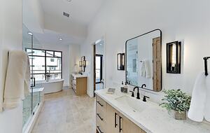 Designer Gem | Hot Tub & Bonus Room | Walk to Lift - Park City, Utah