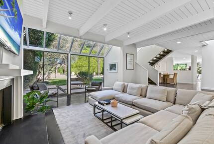 Luxe Malibu Beach Bungalow - Malibu, California