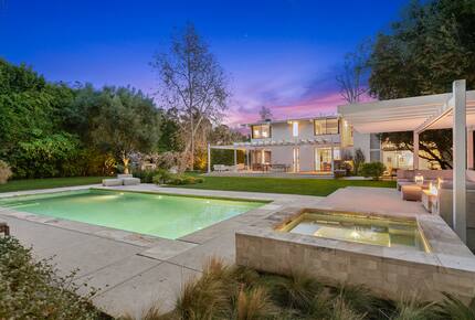 Luxe Malibu Beach Bungalow - Malibu, California