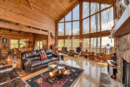 Dancing Wolf Lodge - Maggie Valley, North Carolina