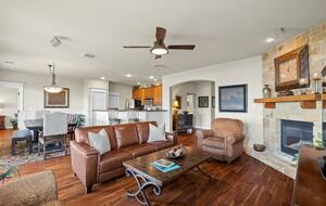 Lake Travis - Hollows Resort Lakeview Casita - Jonestown, Texas