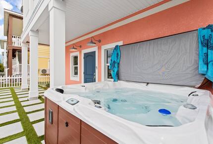 Florida Luxe Pink House - Gulfport, Florida