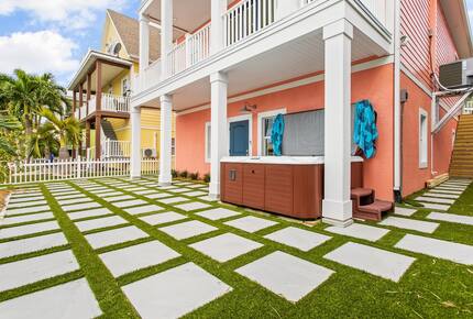 Florida Luxe Pink House - Gulfport, Florida