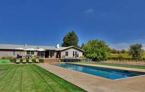 Napa Valley Wine Country Retreat with Pool & Pickleball Court - Napa, California
