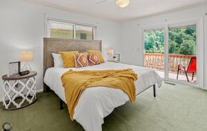 Home Exchange in Bella Vista, AR, master suite with private deck