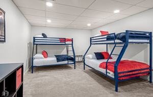 Home Exchange in Bella Vista, AR, bunk room with art wall