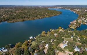 Lakefront Designer's Home on Lake LBJ - Kingsland, Texas