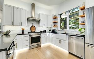 Lakefront Designer's Home on Lake LBJ - Kingsland, Texas