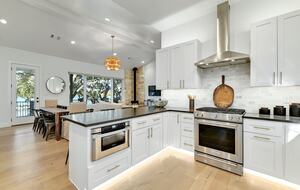 Lakefront Designer's Home on Lake LBJ - Kingsland, Texas