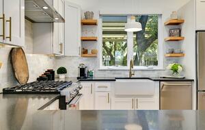 Lakefront Designer's Home on Lake LBJ - Kingsland, Texas